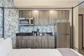 A compact kitchenette with a microwave, coffee maker, and refrigerator. - Quiet & Central Studio-9 min 2 Falls/Clifton Hill (Niagara Falls)
