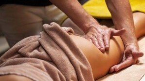 A person receiving a massage on a massage table. - Vrbo Property (Savigno)