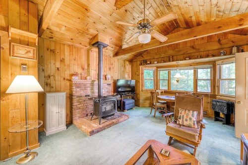 Quiet 2BR Lakefront Adirondacks | Fireplace