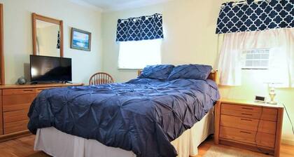 Stunning 9BR Lakefront Finger Lakes - Pool table