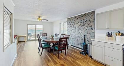 4BR Lakefront Finger Lakes - Deck