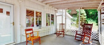 3BR home plus extra space, large deck & dock