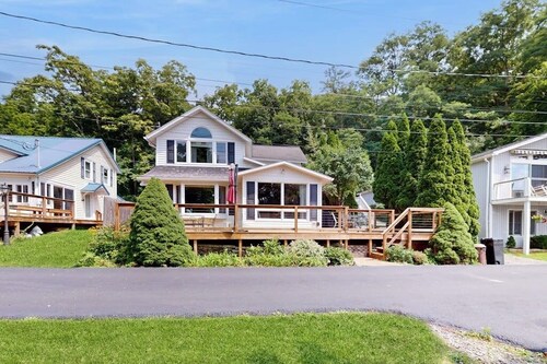 3BR home plus extra space, large deck & dock