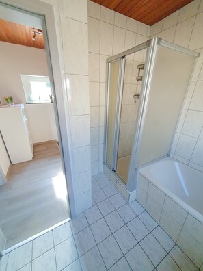 Bathroom - Vrbo Property (Rheinberg)