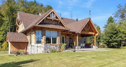 3 BR riverfront house w/ wood stove - near skiing