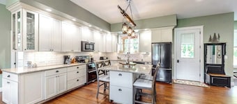3 BR riverfront house with wood stove - near skiing
