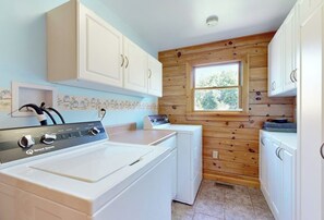 Interior - 3BR cabin home withlake views, soaking tub - dogs ok (Dundee)