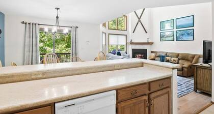 3 BR townhome withdeck, grill, fireplace- ski nearby