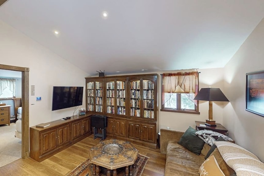 8br Unique Property With Pool, Game Room & Sauna - Hammondsport, NY