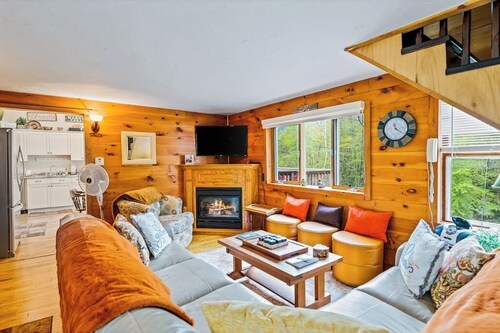 Serene 4BR Adirondacks | Fireplace | Deck