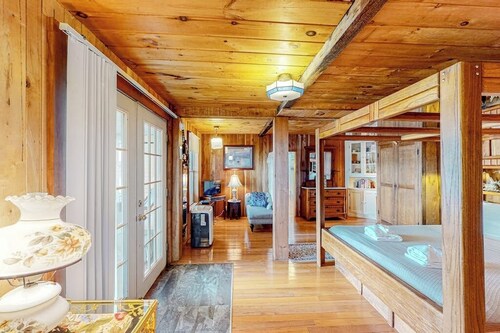 4BR Finger Lakes Lakefront, Dog Friendly