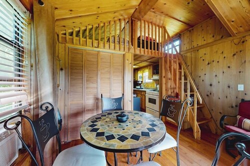 0BR dog-friendly home with firepit, grill, deck