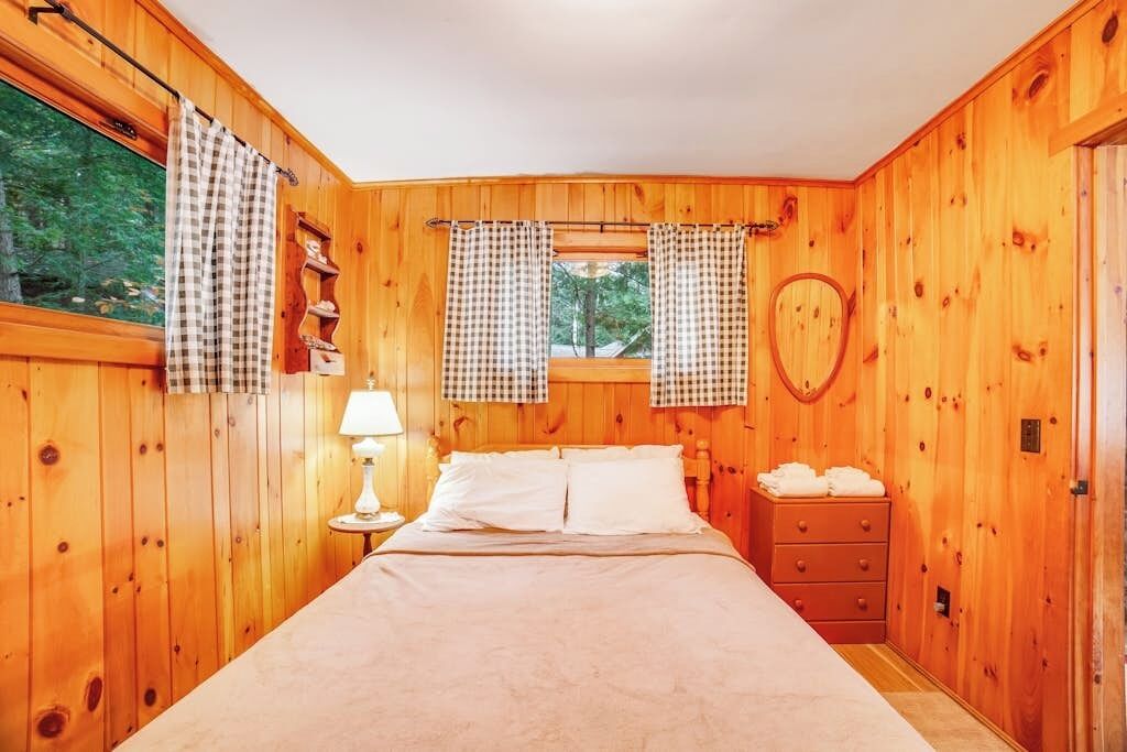 WiFi, bed sheets