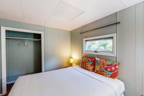A bedroom with a bed, a window, a bedside lamp, and a wardrobe. - 2BR dog friendly cottage with a wood stove (North Creek)