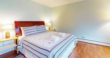 Walk to Town 3BR Finger Lakes Dog Friendly