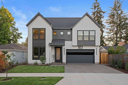 Luxury Designer Home -Private Oasis, Jacuzzi, Spa