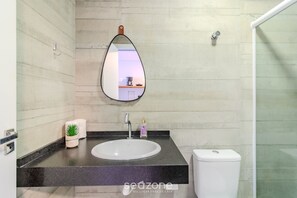 Bathroom - 1B 600m From the Beach w/ Self Check-in - Dpr0002 (Balneário Camboriú)