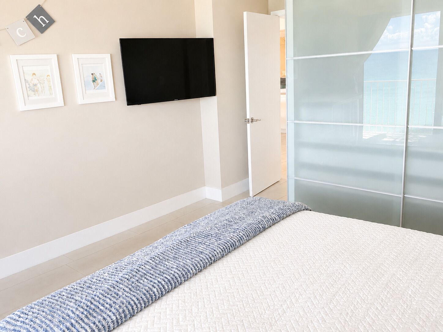 WiFi (free), bed sheets