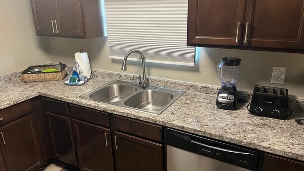 Private kitchen - 3-bedroom house in awesome Clearwater with everything Tampa Bay area can offer. (Clearwater)
