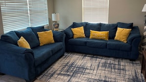 Living area - 3-bedroom house in awesome Clearwater with everything Tampa Bay area can offer. (Clearwater)