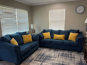 Living area - 3-bedroom house in awesome Clearwater with everything Tampa Bay area can offer. (Clearwater)