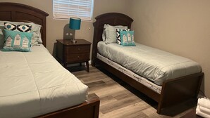 Room - 3-bedroom house in awesome Clearwater with everything Tampa Bay area can offer. (Clearwater)