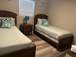 Iron/ironing board, WiFi, bed sheets - 3-bedroom house in awesome Clearwater with everything Tampa Bay area can offer. (Clearwater)