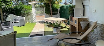 Ferienhaus „Villa Marylou“ mit Bergblick, WLAN und Klimaanlage