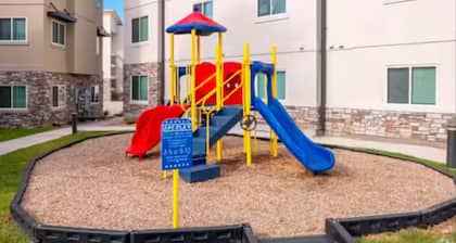 Ensign - Ground-Floor 1BR Comfort Suite