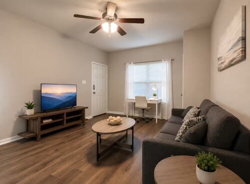 Ensign - Cozy 1-Bedroom Apartment in Ennis, TX