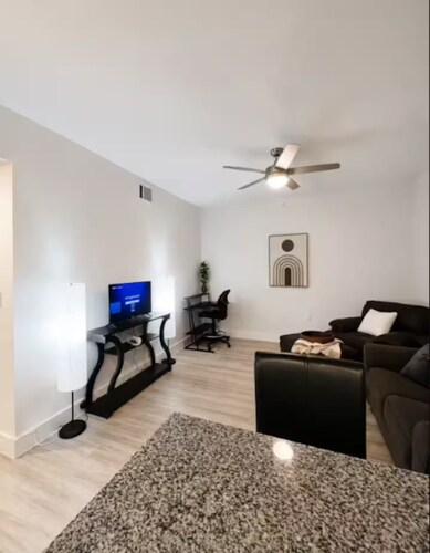 Ensign - 2nd Floor - 2 Bed 1 Bath Cozy Home