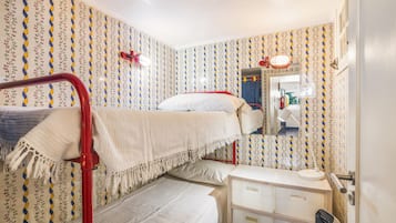 3 chambres, fer et planche à repasser, Wi-Fi, draps fournis