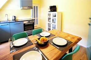 Dining - Zentrale Design-Wohnung mit privatem Parkplatz (Würzburg)