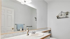 Bathroom - 3BR 3BA home in East Dover-Ski seasonal rental Avail 12/1 (Dover)