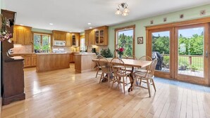 Dining - 3BR 3BA home in East Dover-Ski seasonal rental Avail 12/1 (Dover)