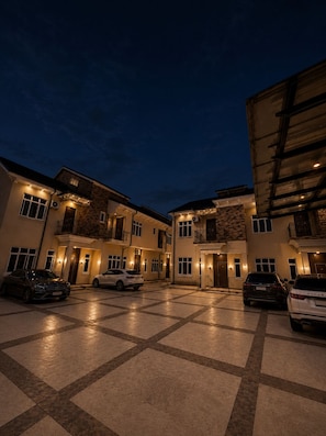 Exterior - Kiniz Apartments and Hotel Uyo (Uyo)