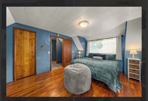 Unclassified image, 4 of 41, button - Beautiful 4-bedroom house with Hot tub in gorgeous Lake Wenatchee area. Sleep 10 (Leavenworth)
