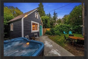 Unclassified image, 5 of 41, button - Beautiful 4-bedroom house with Hot tub in gorgeous Lake Wenatchee area. Sleep 10 (Leavenworth)