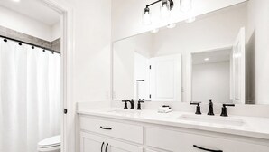 Unclassified image, 4 of 29, button - The Summit House, 3BR by Velvet Ditch Villas (Oxford)