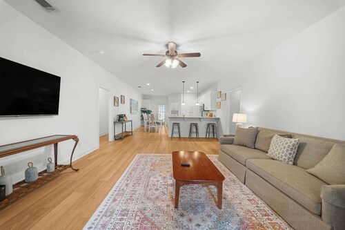 Gata suite close to GSU and paulson stadium