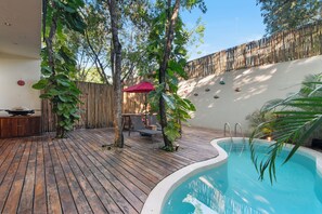 A wooden deck with a pool, surrounded by trees and a bamboo fence. - 4BR Luxury Villa w/ Pool & Heated Jacuzzi +Staff @ BlueDeerTulum (Tulum)