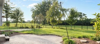 SPACIOUS FURNISHED 3BD/2BA- 2 CAR GARAGE- 7 MIN TO HOSPITAL- NEAR METRA STATION