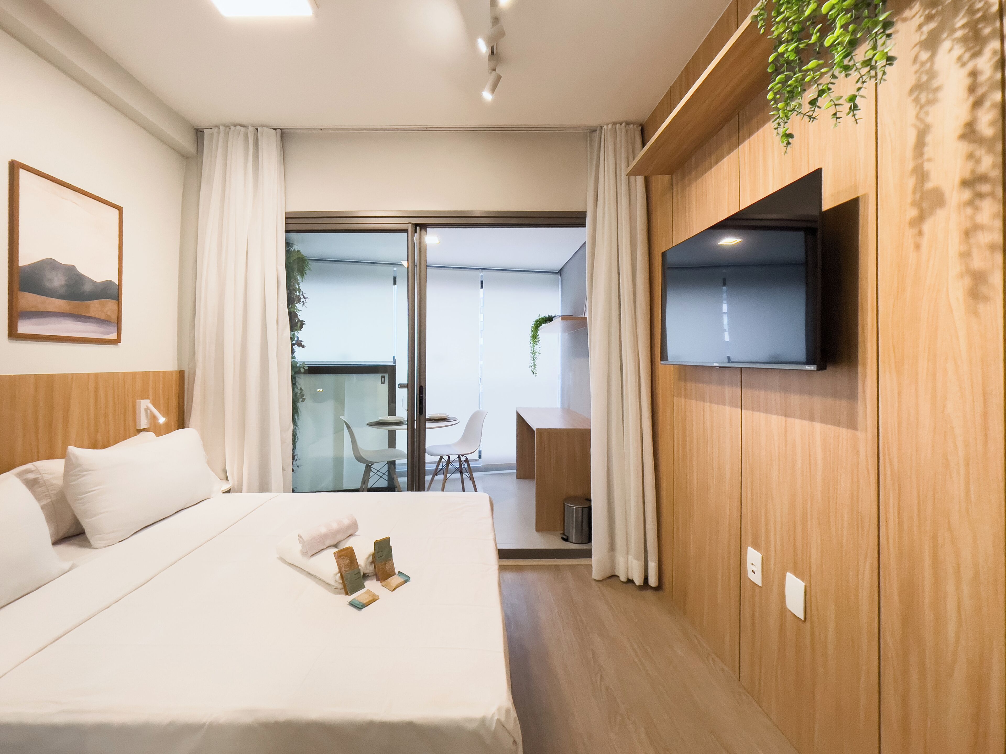Estudio | Cortinas opacas, tabla de planchar con plancha, wifi gratis