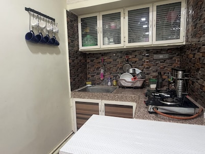 Cozy 1-bedroom condo in amazing Hyderabad with AC comfort