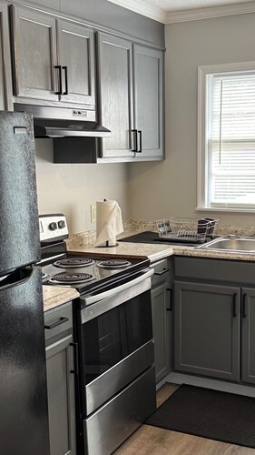 The Cove #2. Lovely 2-bedroom apartment with AC in charming Rockingham.