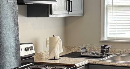 The Cove #2. Lovely 2-bedroom apartment with AC in charming Rockingham.