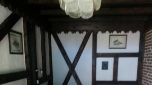 A room with a bed, a chair, and a small table. - Hotel am Hallenbad (Ratingen)