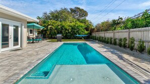 A heated pool - Island Time (Sarasota)