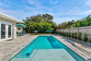 A heated pool - Island Time (Sarasota)