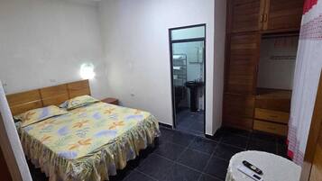 Iron/ironing board, WiFi (free), bed sheets